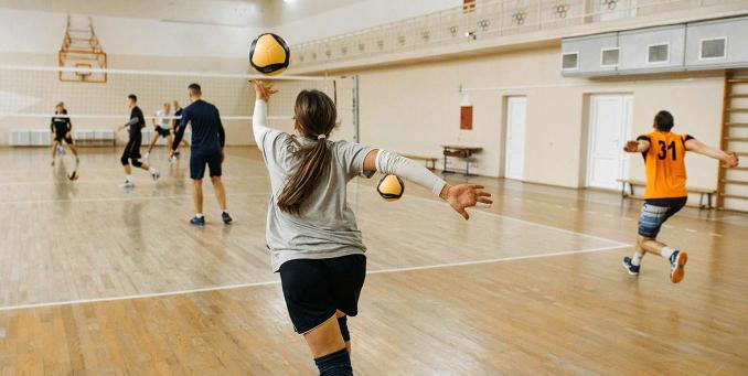 Sportliche Jugendarbeit und pädagogische Betreuung in Vereinen anhand eines Volley-Ball Beispiels.